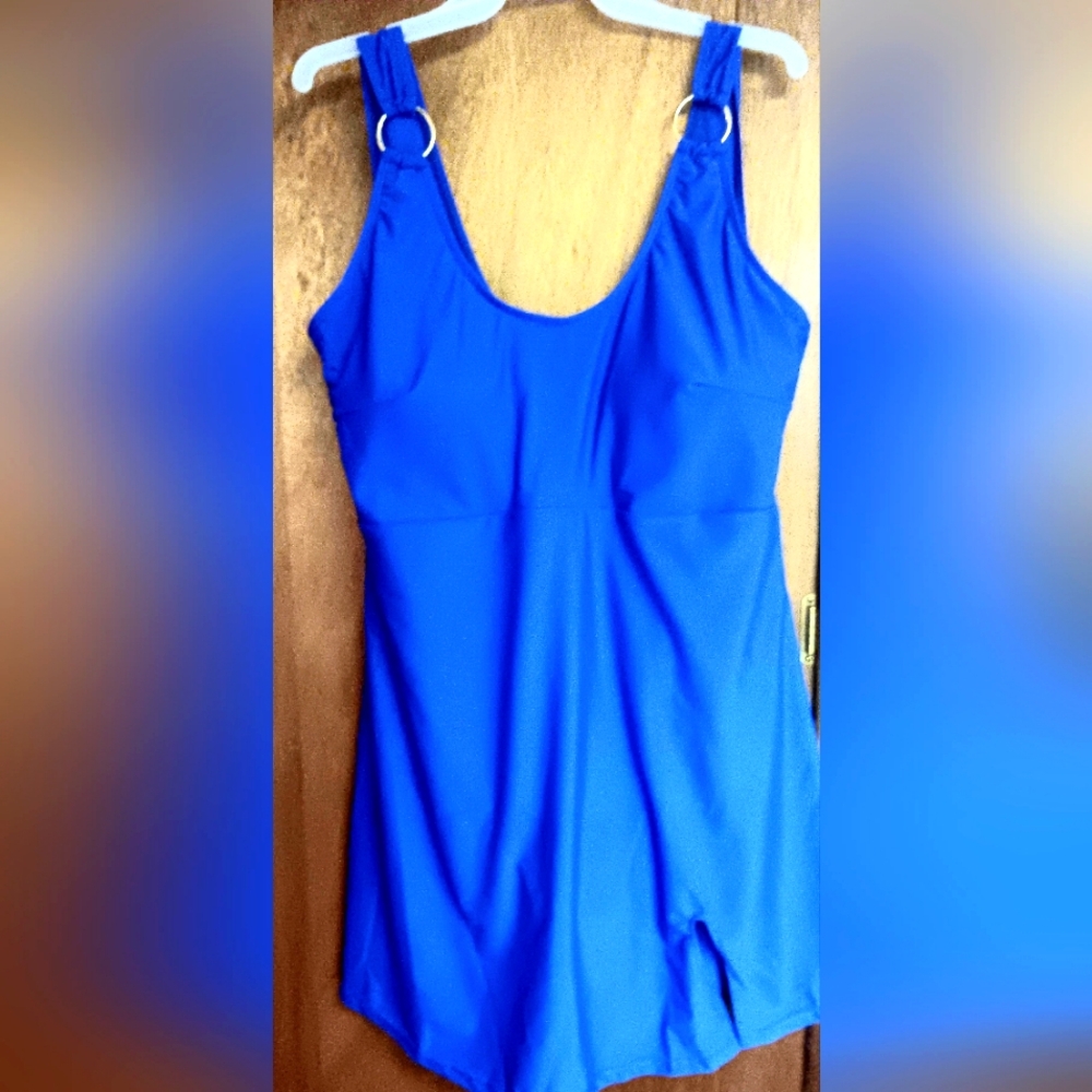 NEW, never worn. Women's Plus Size Swim Suit. Slit in front, Built in bra. 3XL